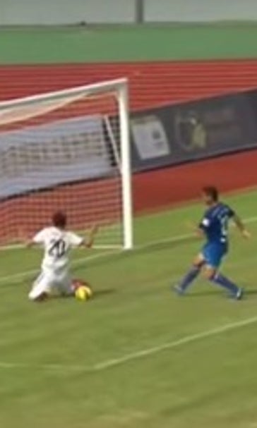 Chinese striker produces epic fail from 2 yards out